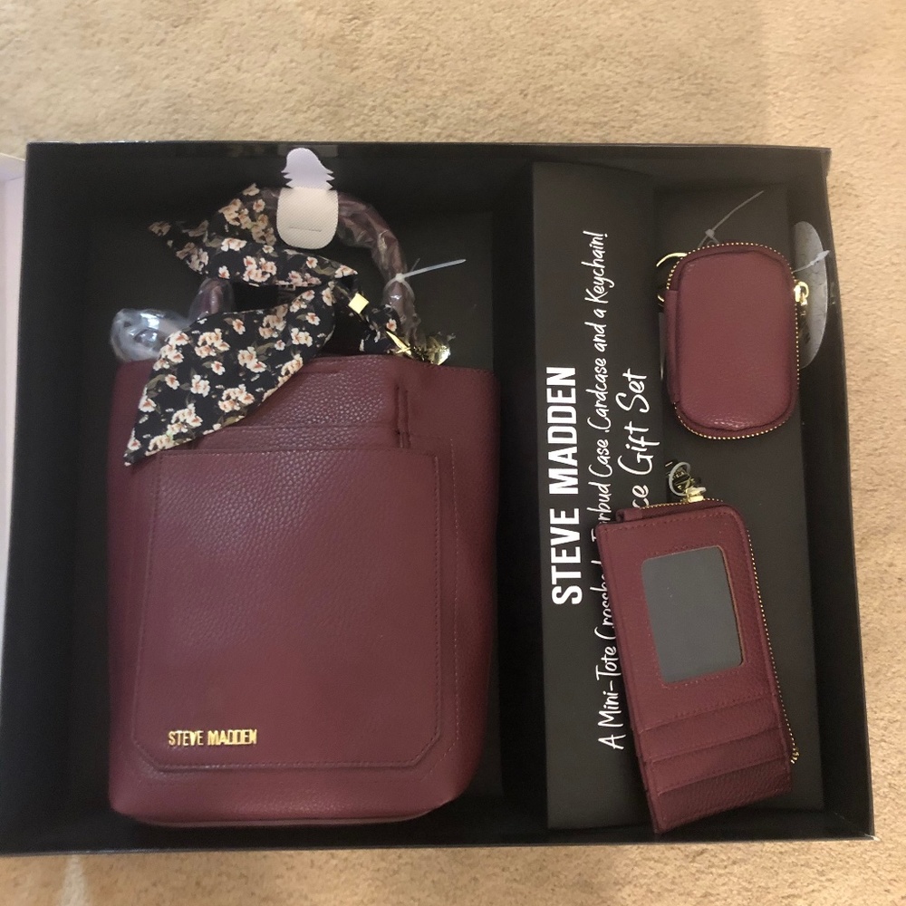 Steve Madden Purple Purse and Wallet Set